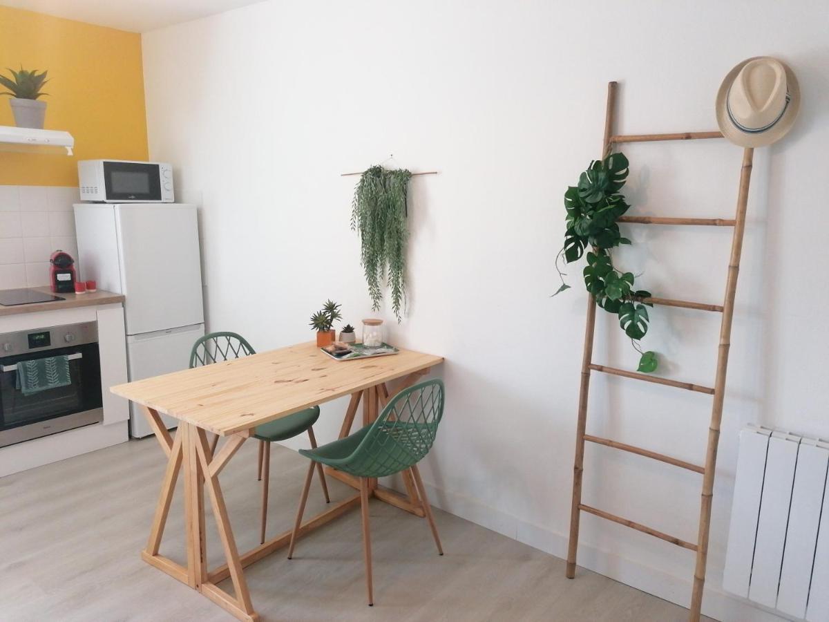 Le Studio Vert Climatise Situe 10 Min De Blaye Et De Sa Citadelle Apartment Eyrans Exterior photo
